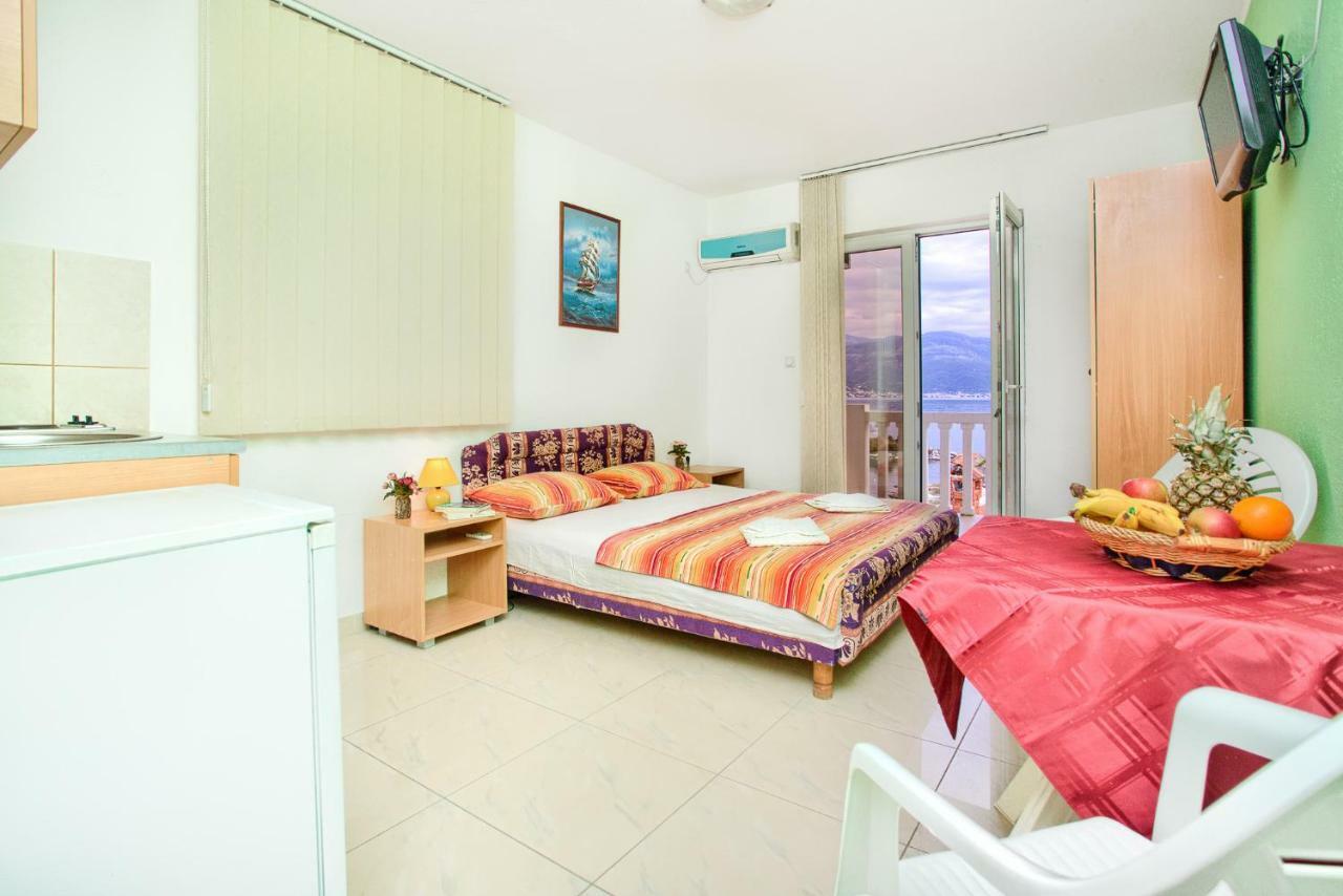 Apartments Porto Bjelila ティヴァト エクステリア 写真